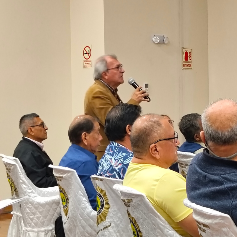 Delegado preguntando